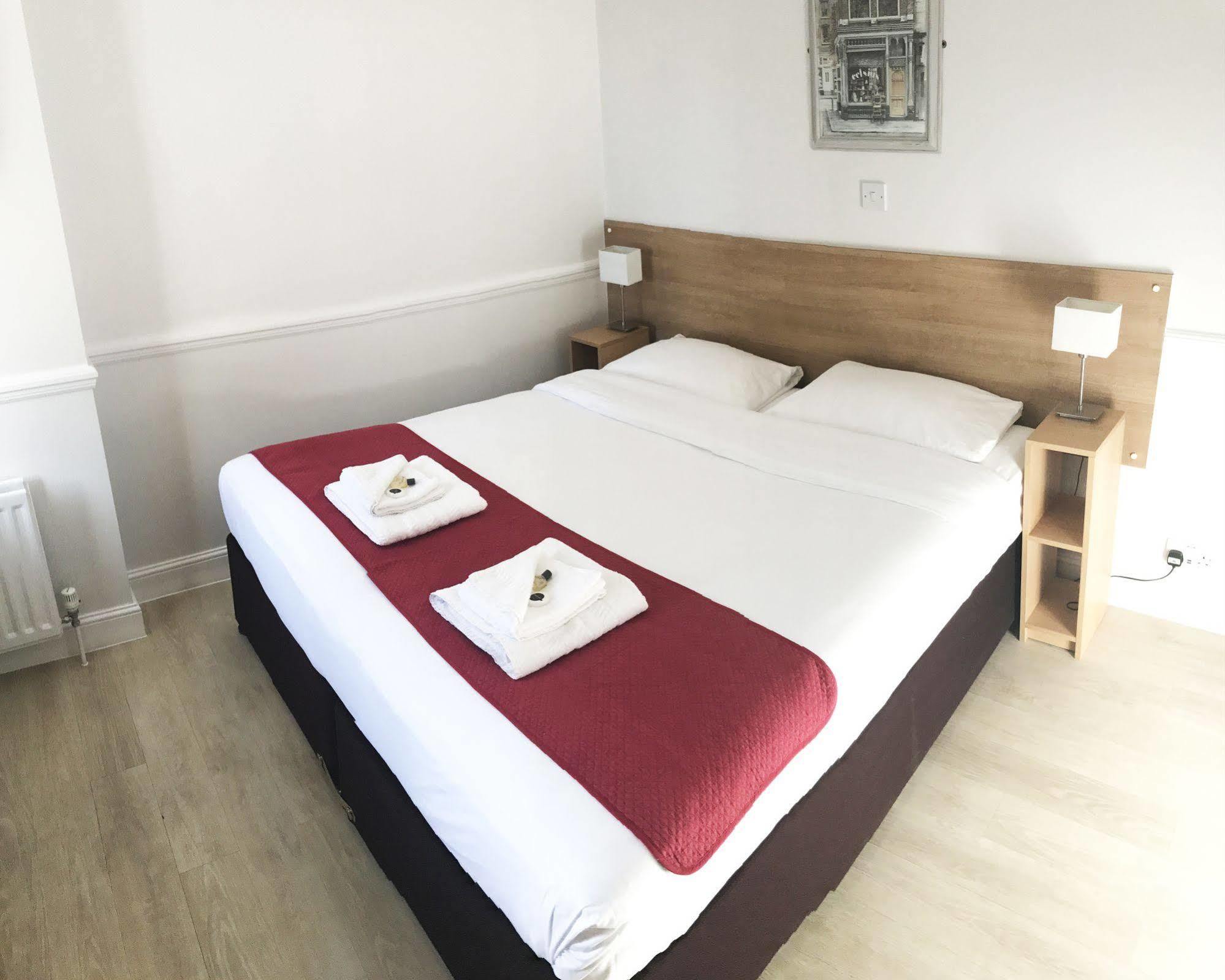 Gidea Park Hotel รอมฟอร์ด ภายนอก รูปภาพ